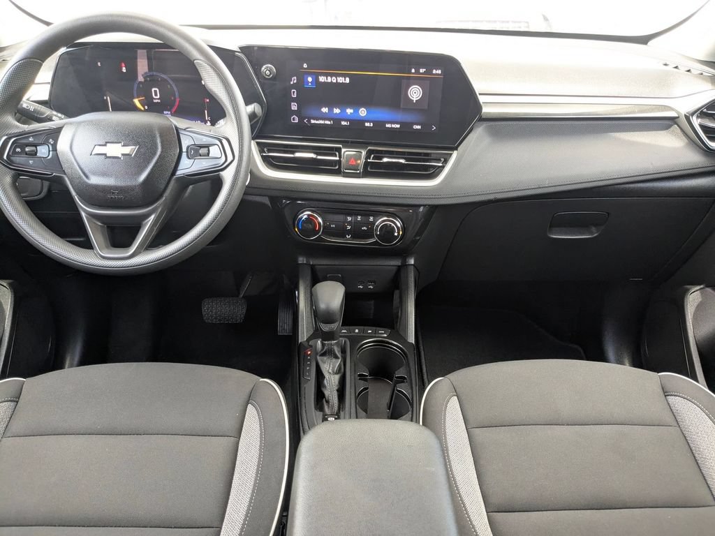 Used 2025 Chevrolet TrailBlazer LT AWD/4WD image 23