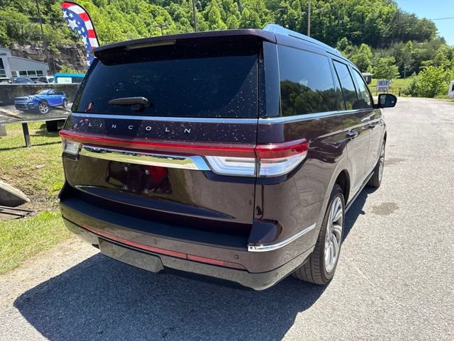 Used 2023 Lincoln Navigator Reserve AWD/4WD image 3