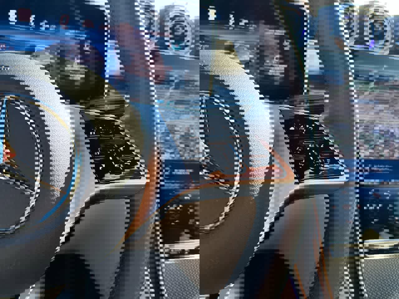 Used 2025 Mercedes-Benz GLC 300 4MATIC image 30