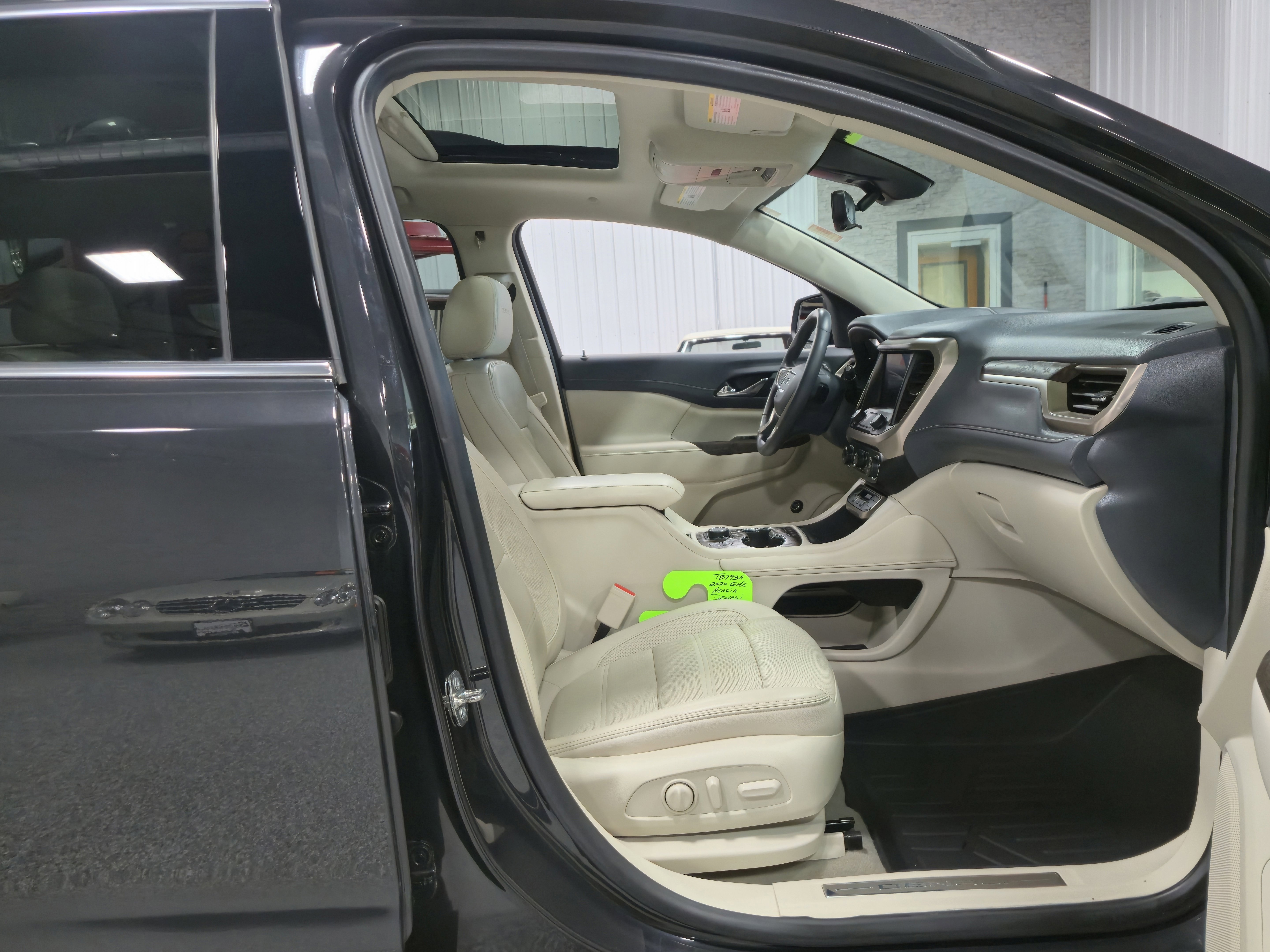 Certified 2020 GMC Acadia Denali w/ Technology Package image 11