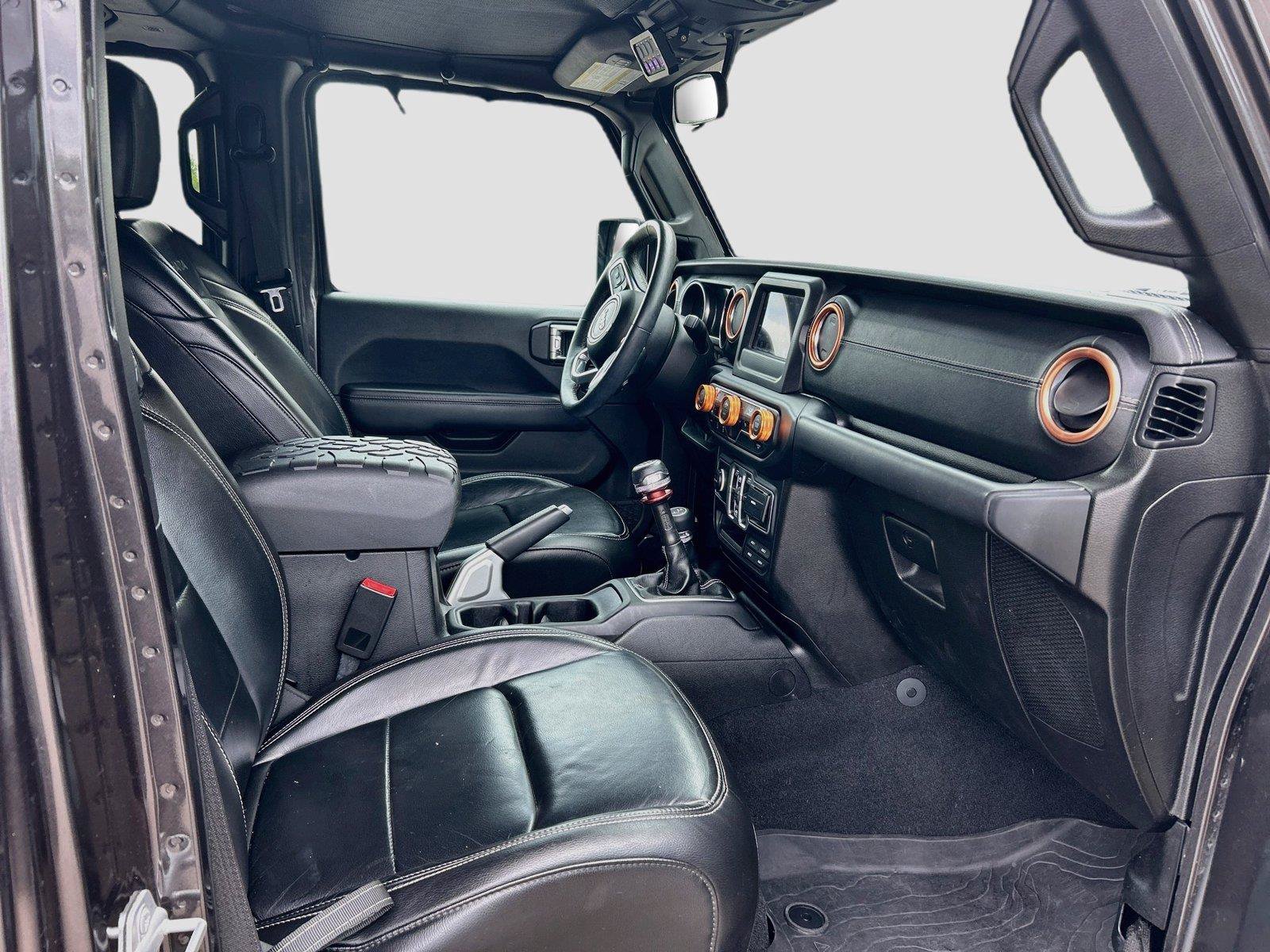 Used 2018 Jeep Wrangler Unlimited Sahara AWD/4WD image 15