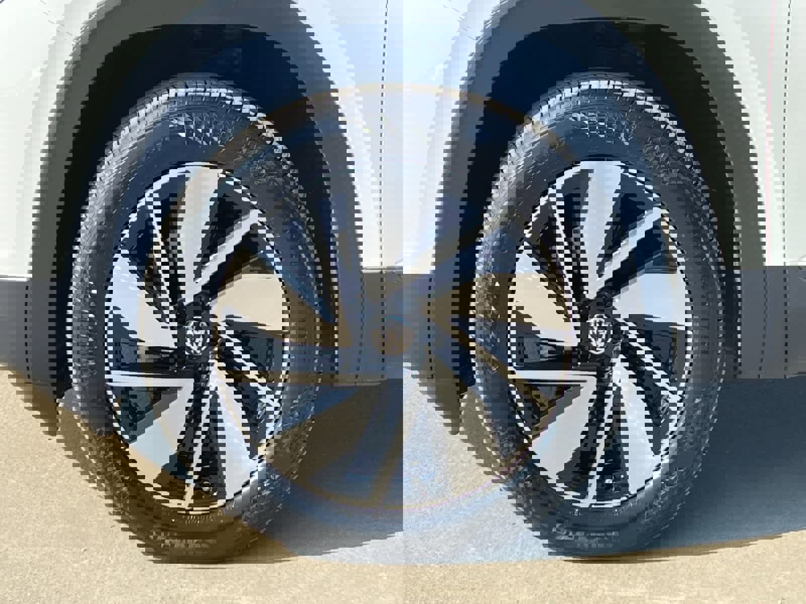 Used 2025 Volkswagen Atlas SE image 28