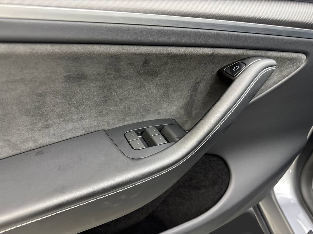 Used 2024 Tesla Model Y Long Range AWD/4WD image 32