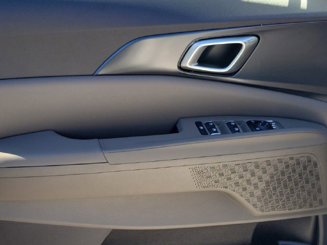 New 2026 Kia Carnival FWD image 5