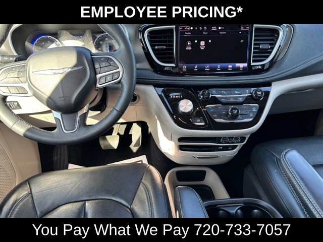Used 2022 Chrysler Pacifica Touring-L FWD image 18