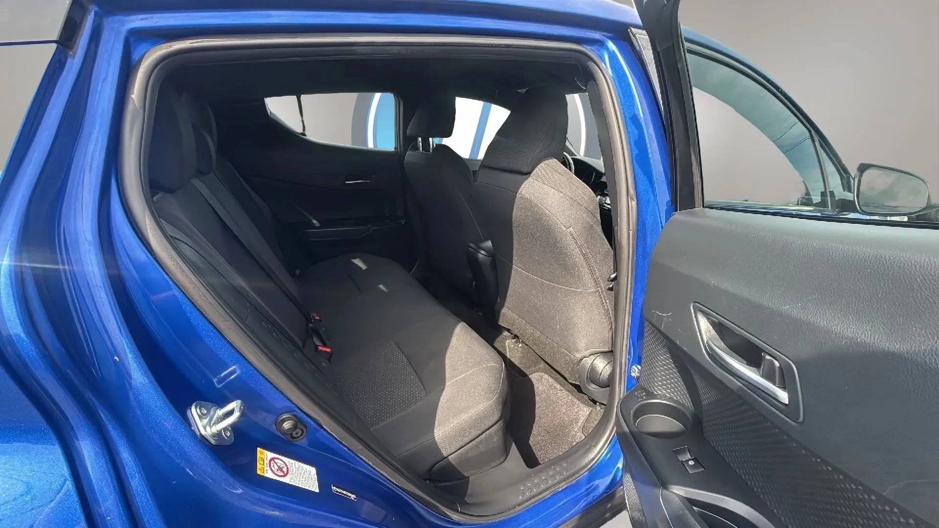 Used 2018 Toyota C-HR XLE FWD image 25