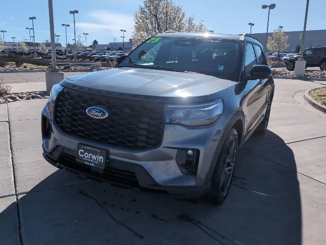 Used 2025 Ford Explorer ST-Line w/ ST-Line Street Pack image 3