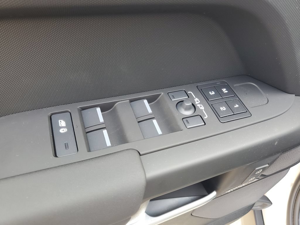 New 2026 Land Rover Defender 130 X-Dynamic SE AWD/4WD image 9