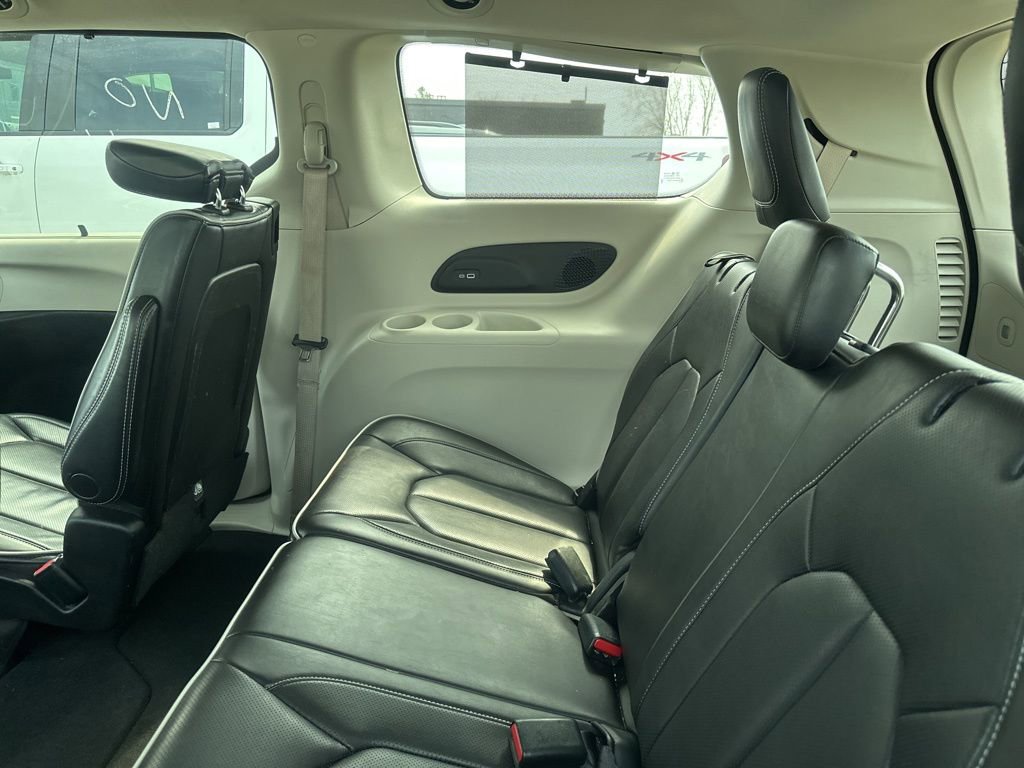 Used 2023 Chrysler Pacifica Limited image 19
