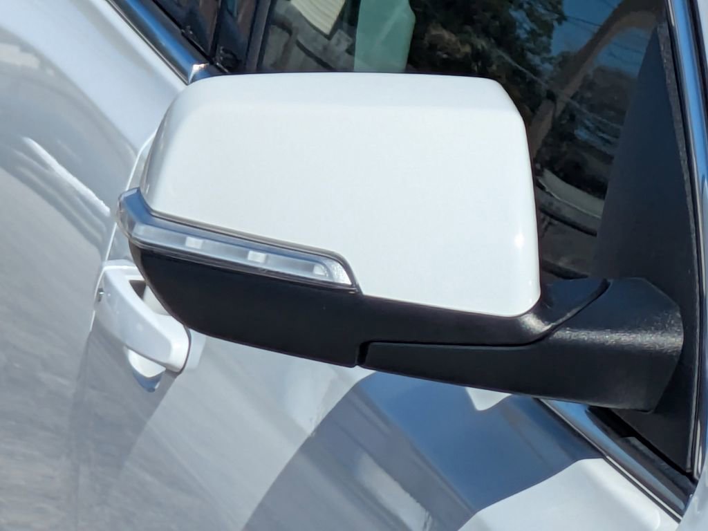 Used 2023 GMC Acadia SLT FWD image 12