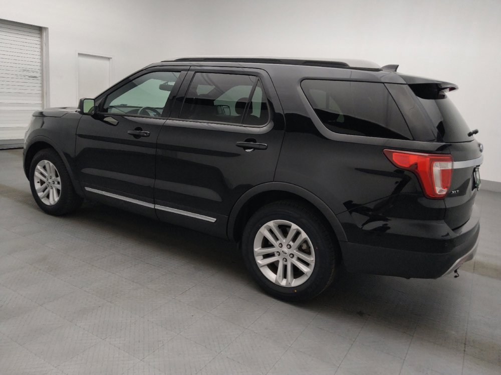 Used 2017 Ford Explorer XLT w/ Equipment Group 202A FWD image 3