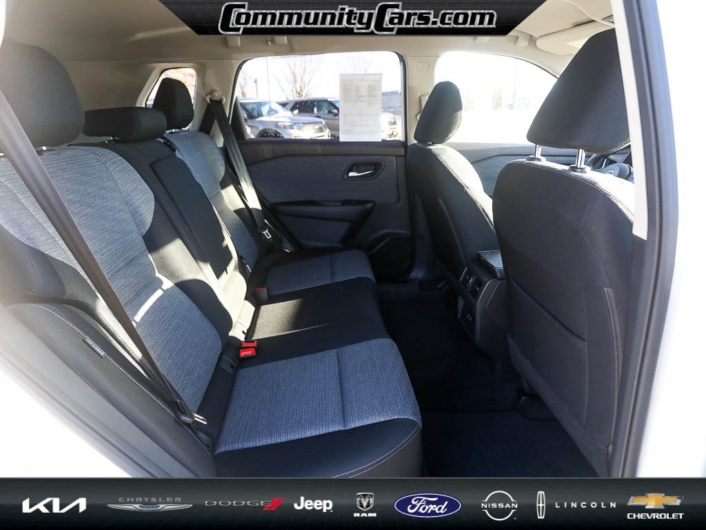 Used 2023 Nissan Rogue SV image 22