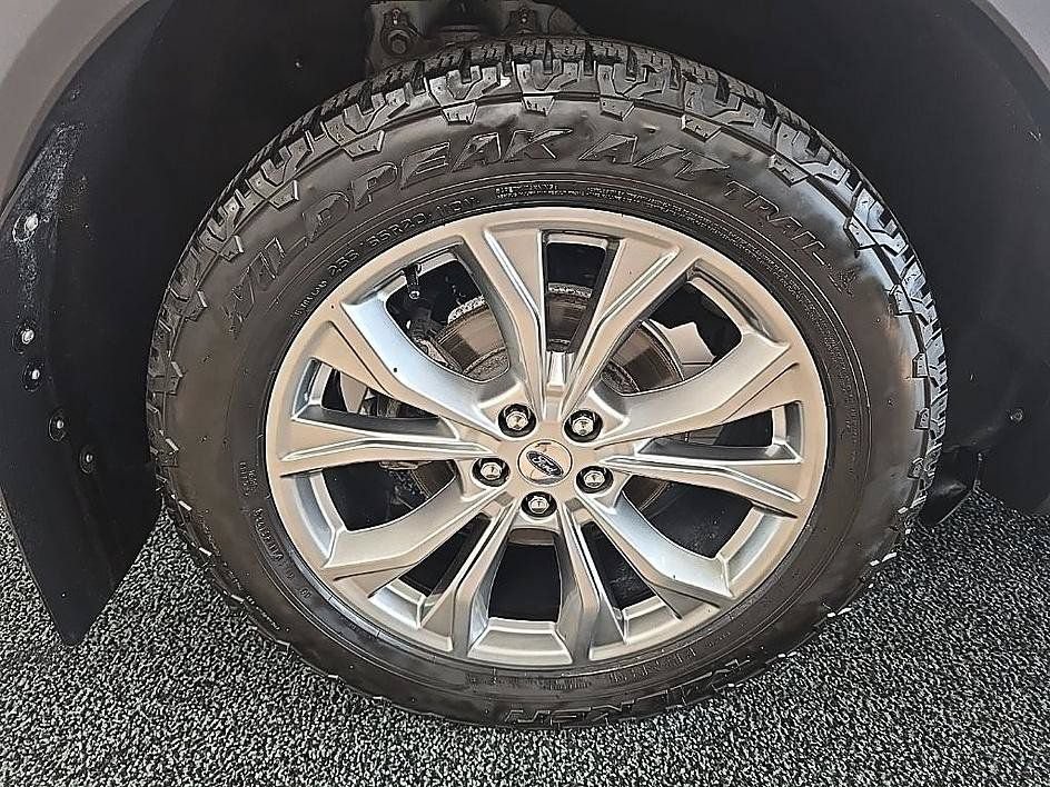 Used 2020 Ford Explorer XLT w/ Equipment Group 202A AWD/4WD image 41