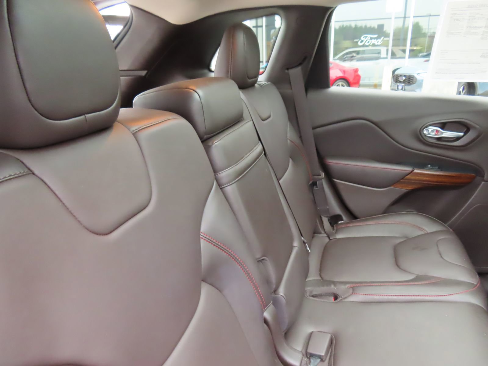 Used 2016 Jeep Cherokee Trailhawk w/ Comfort/Convenience Group image 38