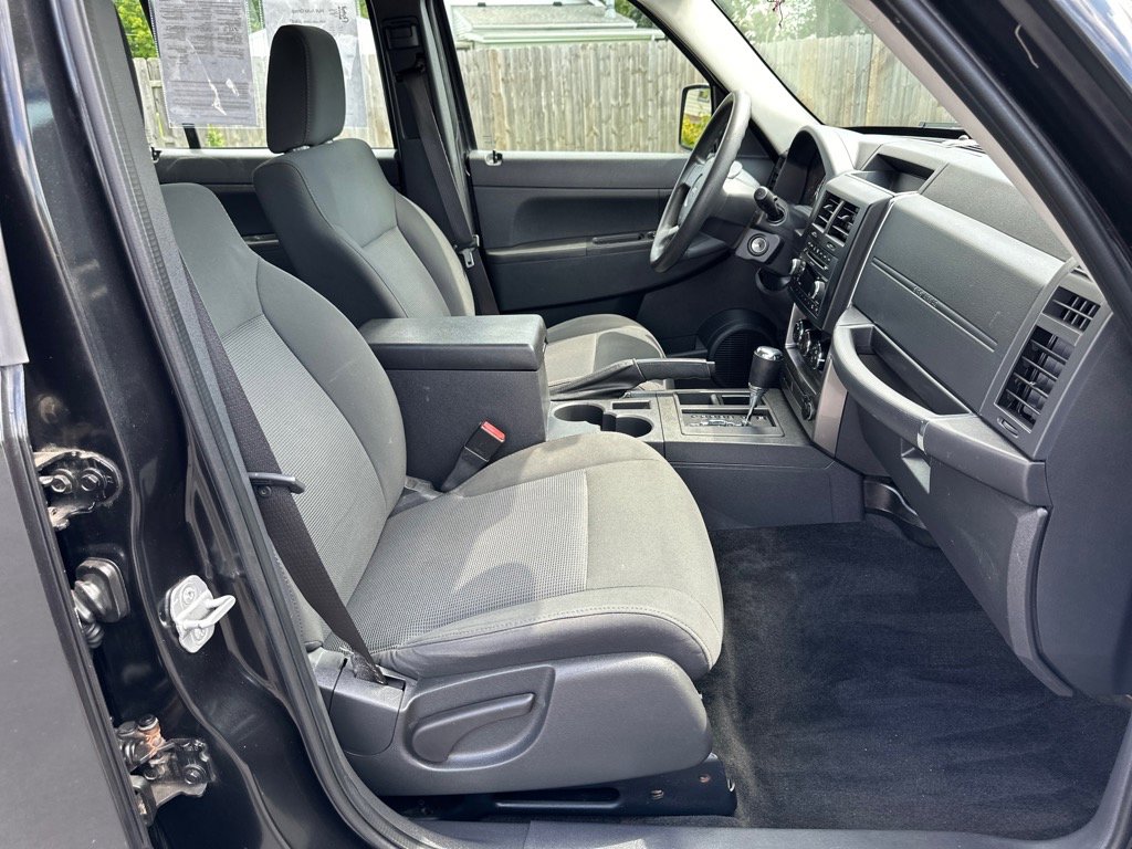 Used 2009 Jeep Liberty Sport image 21