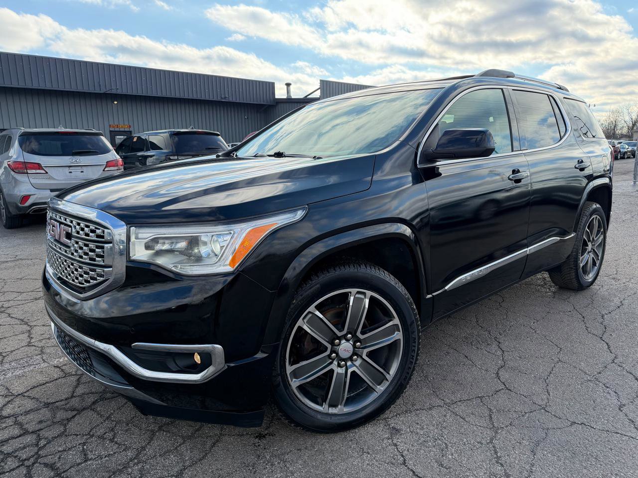Used 2018 GMC Acadia Denali w/ Technology Package image 3