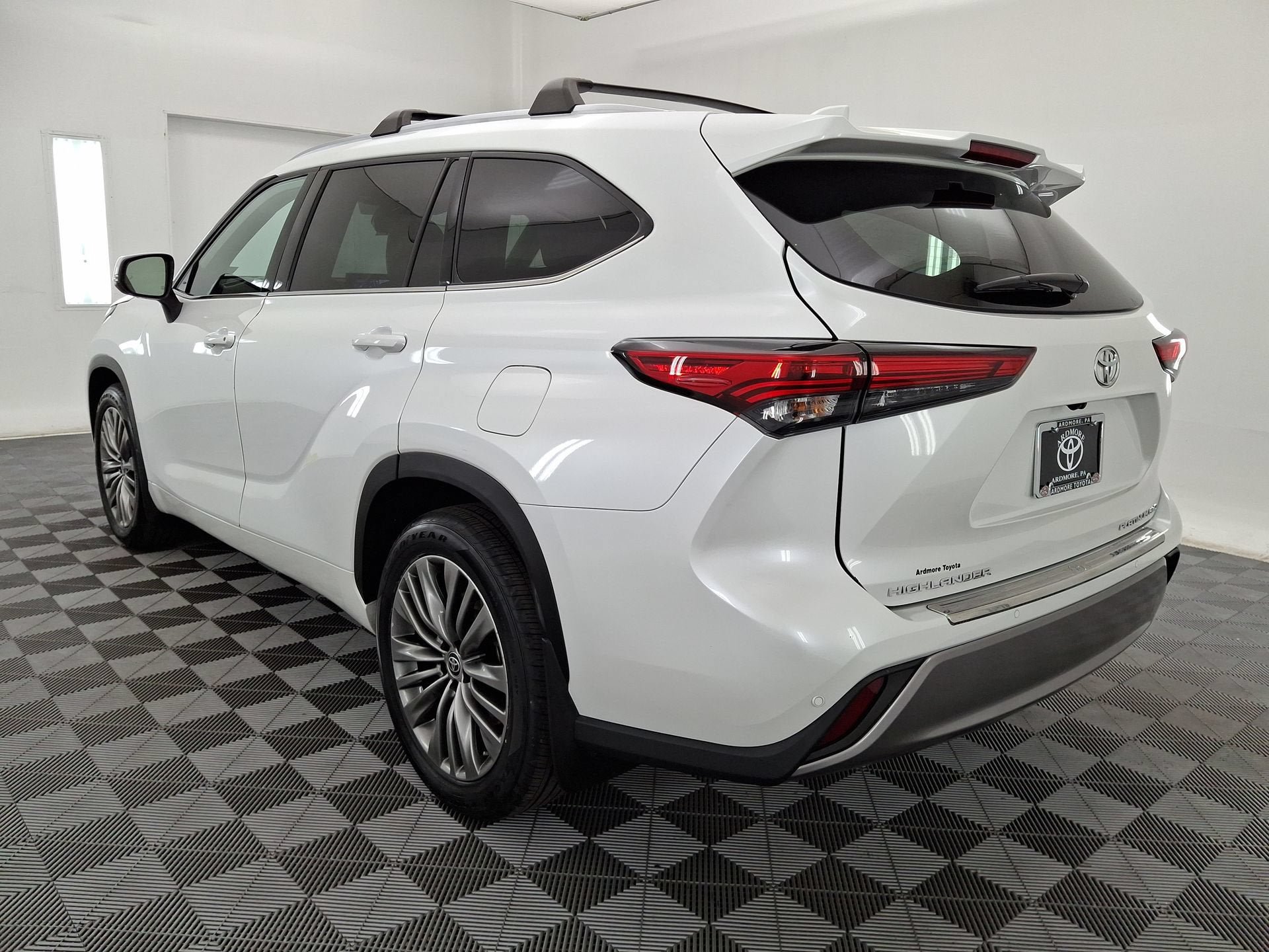 Used 2022 Toyota Highlander Platinum AWD/4WD image 22