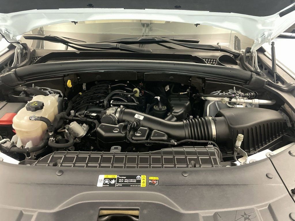 Used 2023 Jeep Grand Cherokee Limited image 23