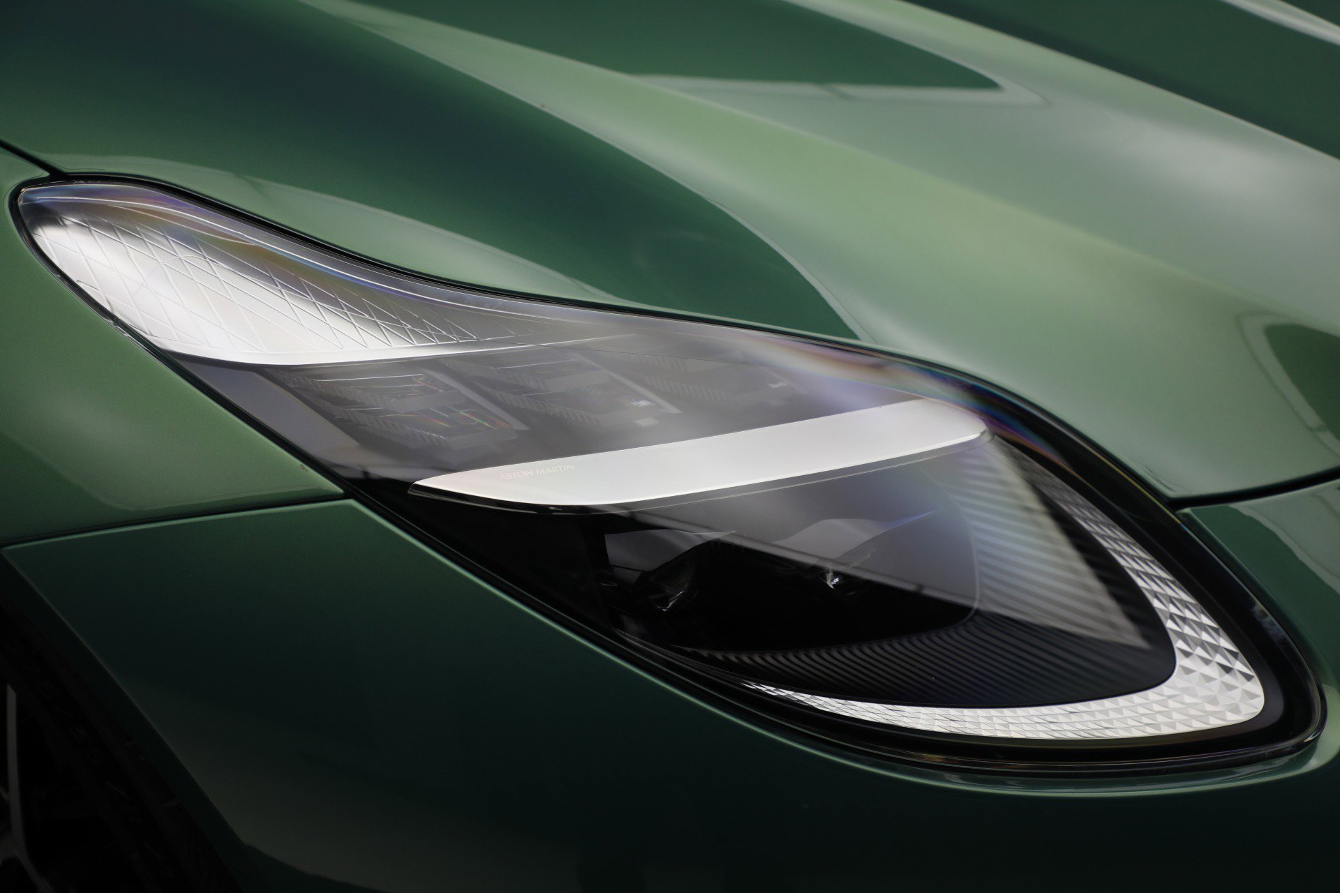 Used 2025 Aston Martin DB12 Convertible RWD image 35