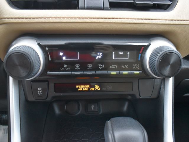 Used 2022 Toyota RAV4 LE image 19