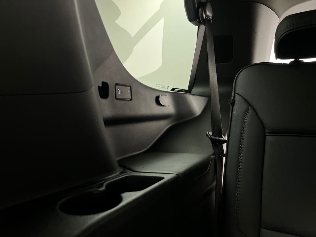 Used 2025 GMC Yukon Denali AWD/4WD image 31