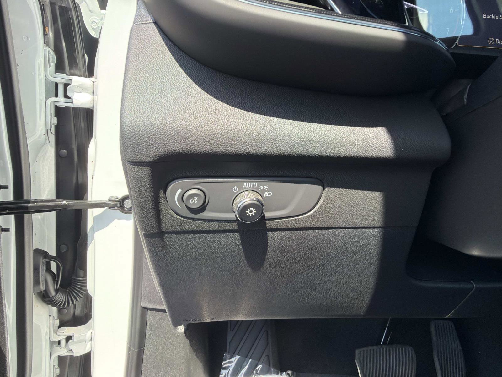Used 2023 Buick Envision Essence image 30