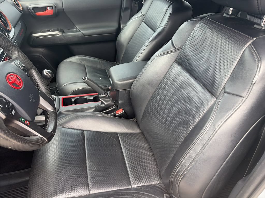 Used 2020 Toyota Tacoma TRD Sport w/ TRD Premium Sport Package AWD/4WD image 11