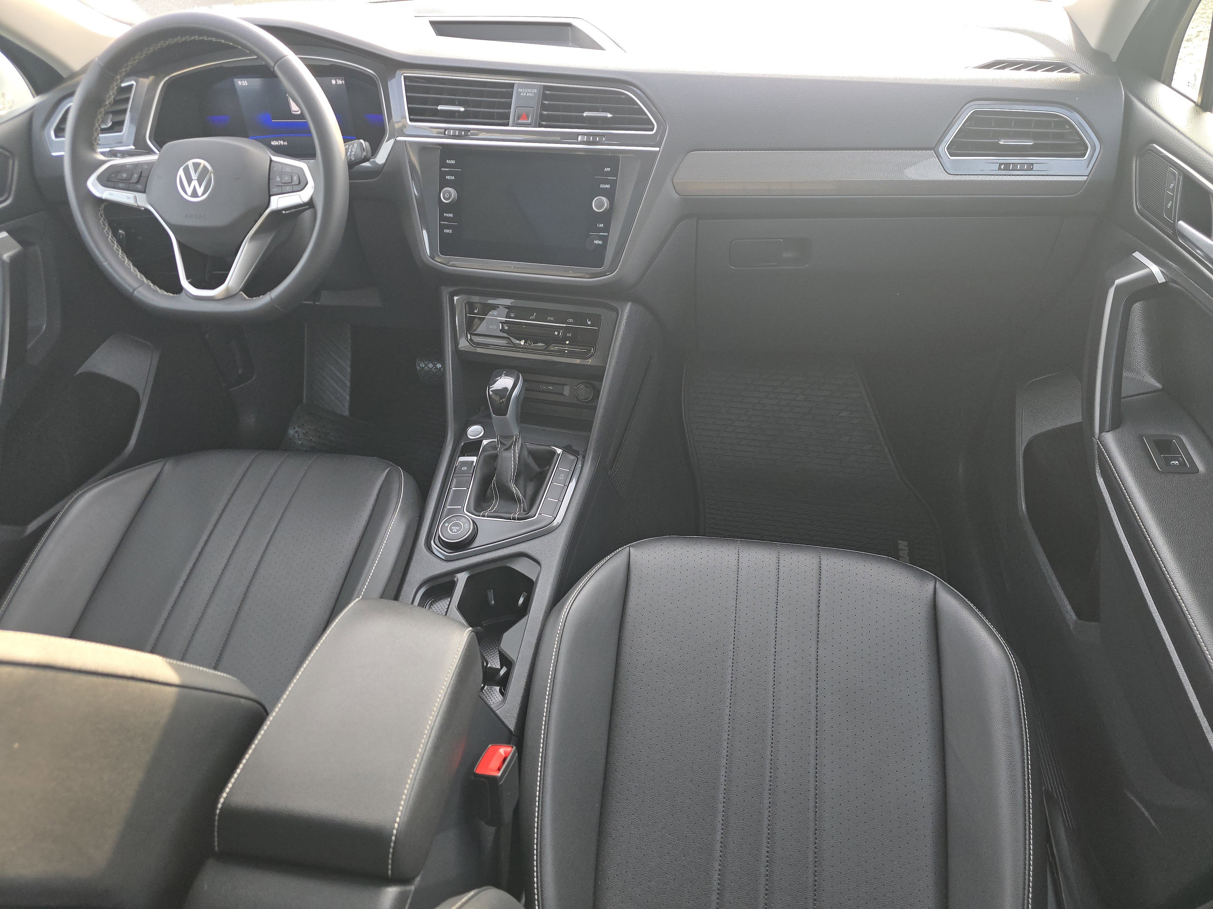 Certified 2023 Volkswagen Tiguan SE w/ Panoramic Sunroof Package image 18