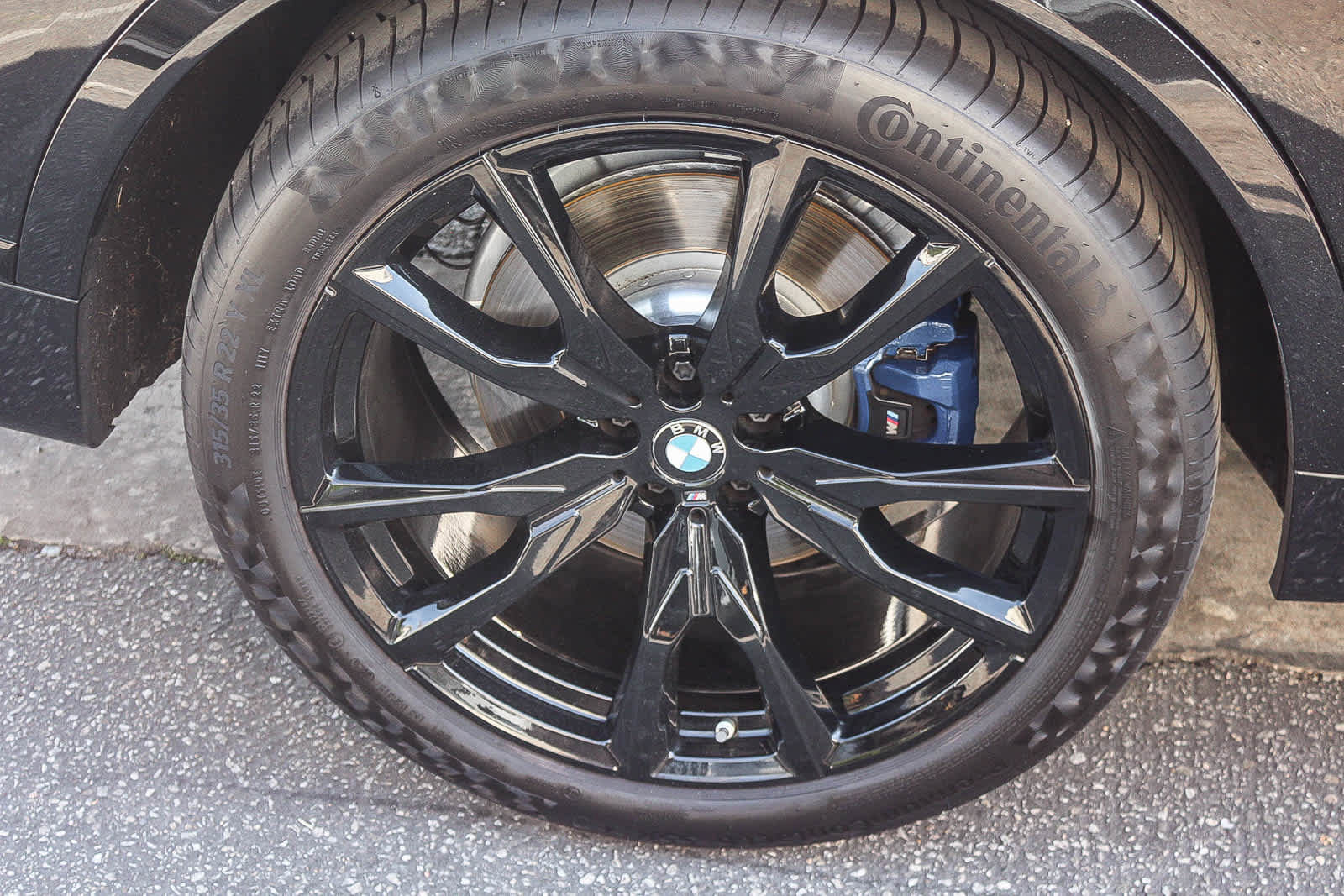 Used 2024 BMW X7 xDrive40i w/ M Sport Package image 8