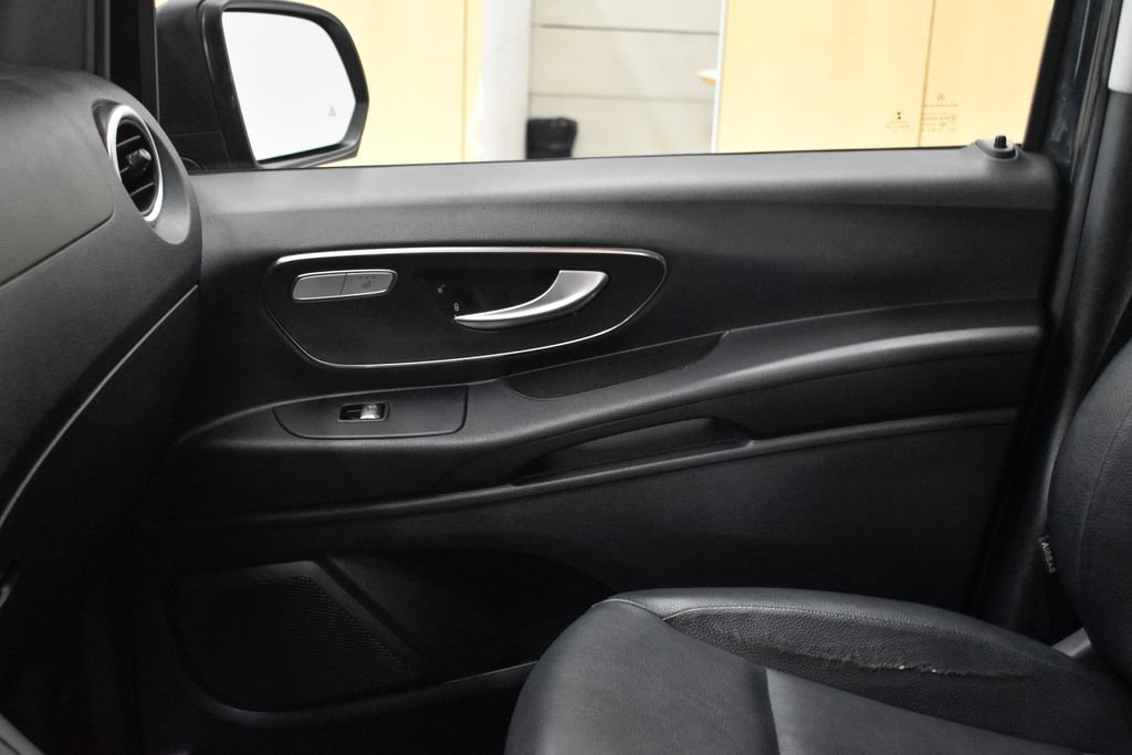 Used 2016 Mercedes-Benz Metris Passenger image 19