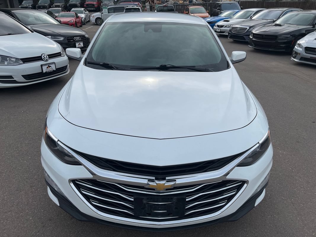 Used 2021 Chevrolet Malibu LT FWD image 2
