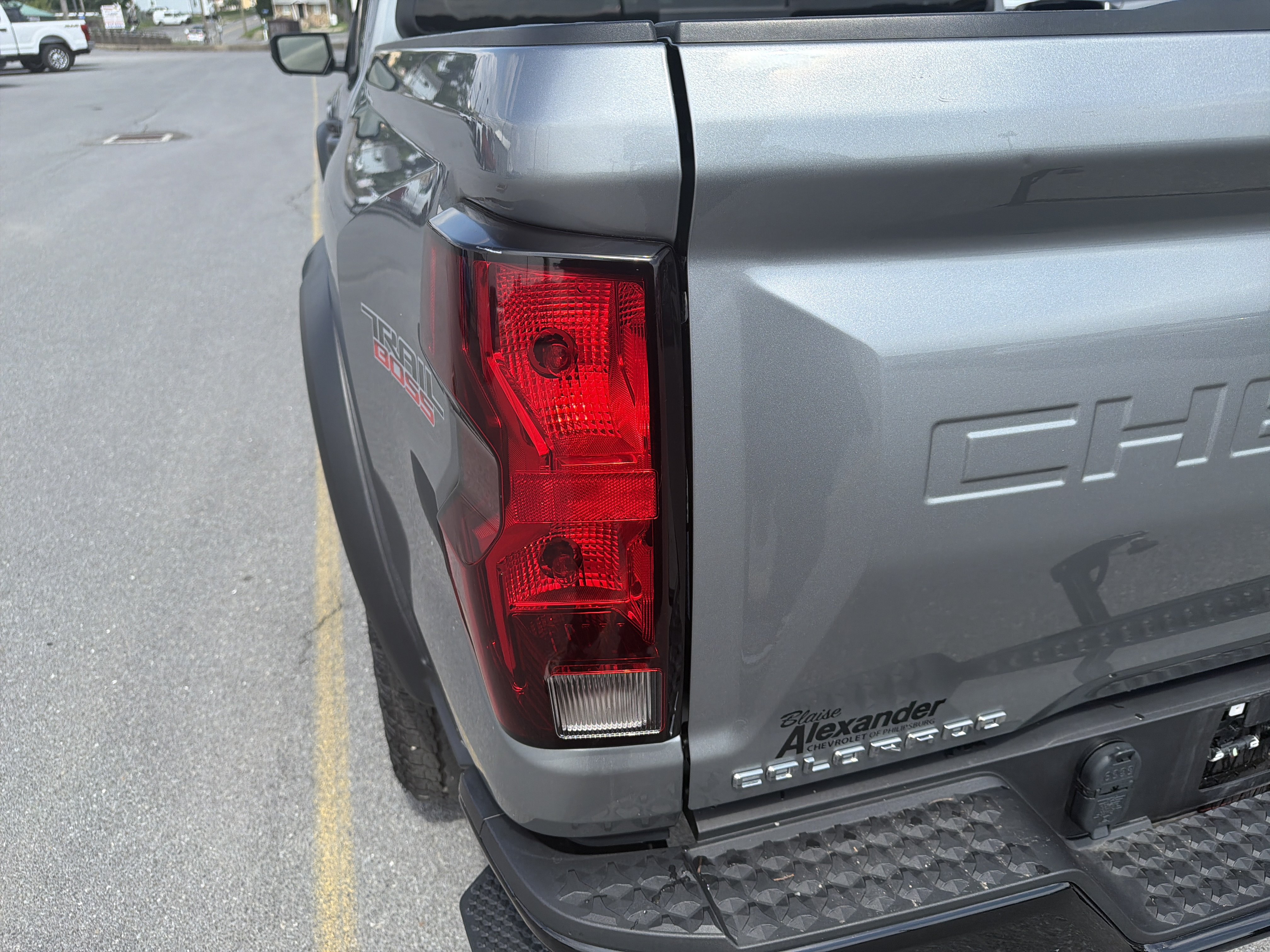 Used 2024 Chevrolet Colorado Trail Boss w/ Technology Package AWD/4WD image 15