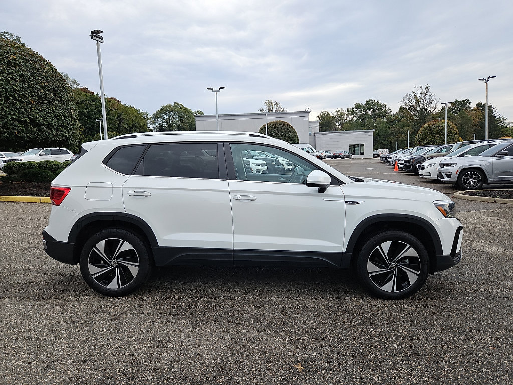 Used 2024 Volkswagen Taos SE AWD/4WD image 8