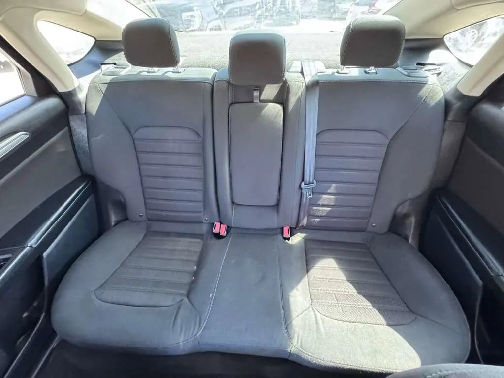 Used 2019 Ford Fusion SE AWD/4WD image 14