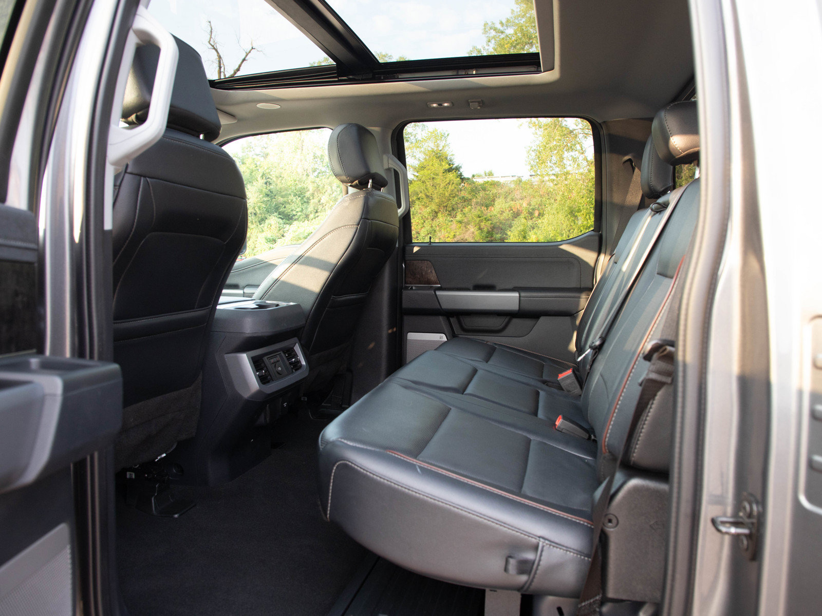 Used 2024 Ford F250 Lariat w/ Lariat Ultimate Package AWD/4WD image 15