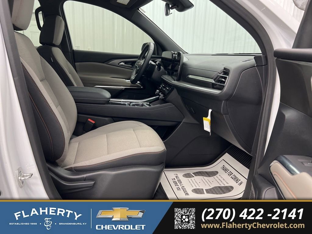 Used 2024 Chevrolet Traverse LT FWD image 15