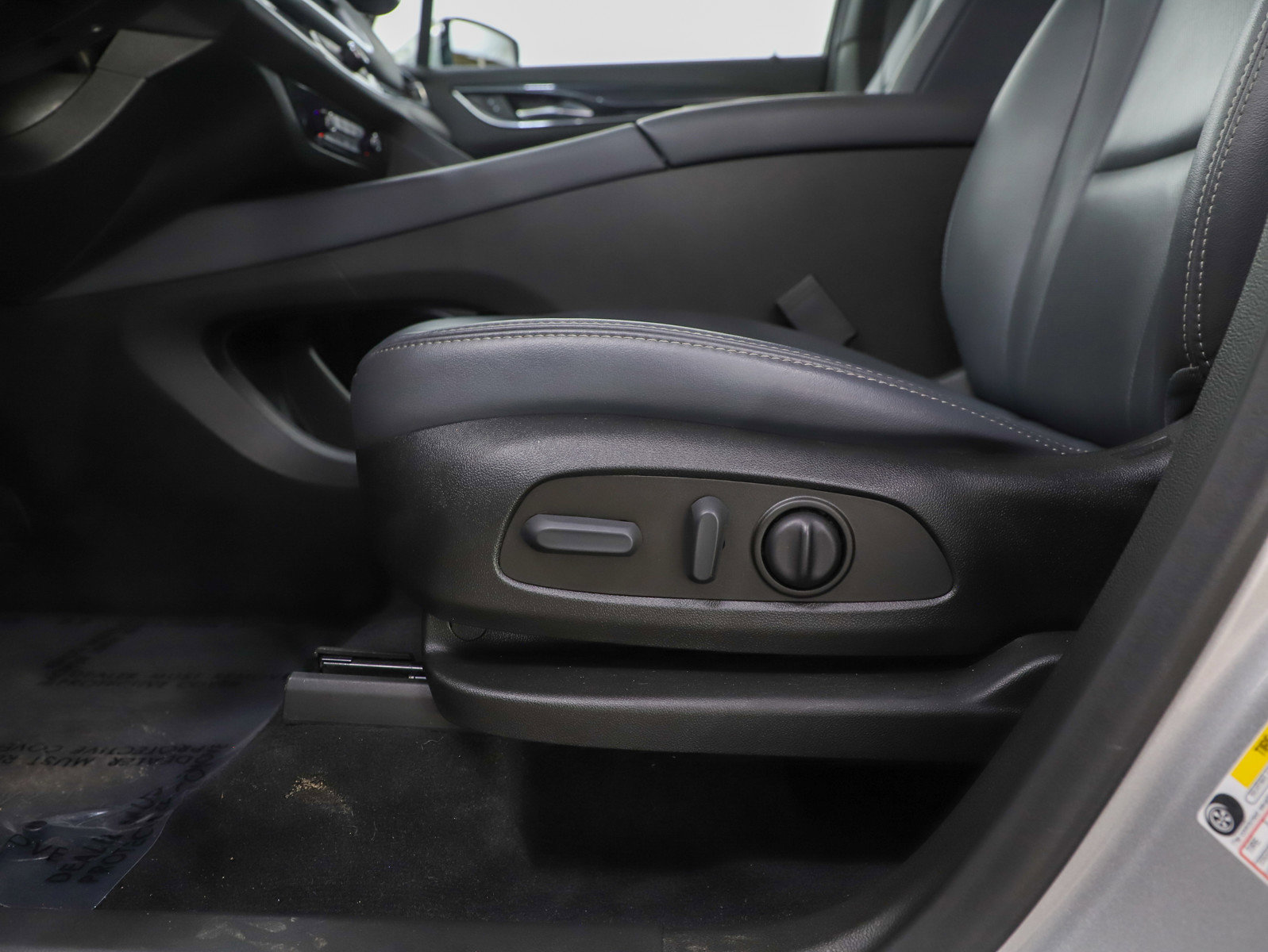 Used 2022 Buick Enclave Essence w/ Experience Buick Package image 23