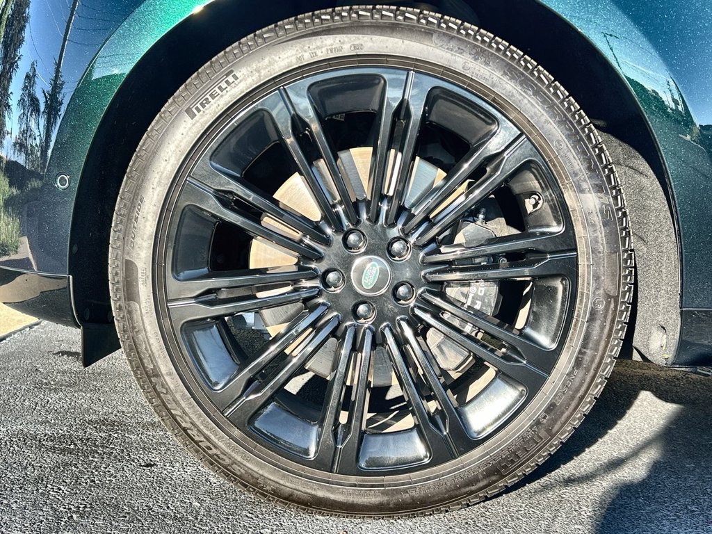 Certified 2025 Land Rover Range Rover SE AWD/4WD image 10