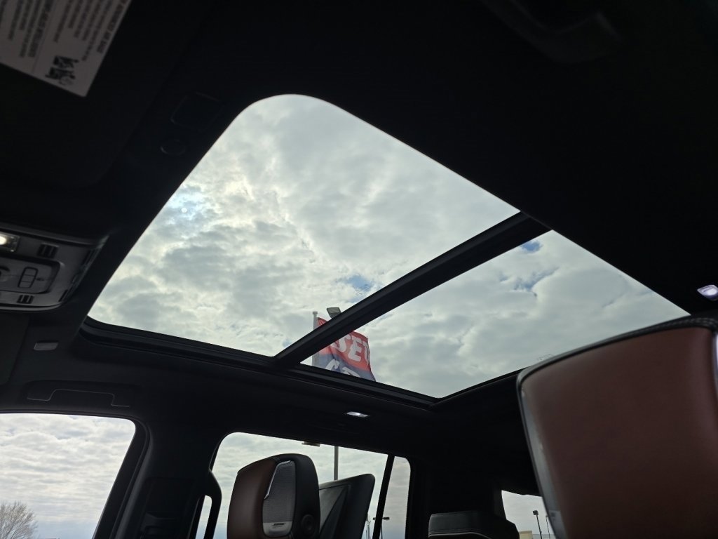 Used 2023 GMC Yukon XL Denali Ultimate image 3