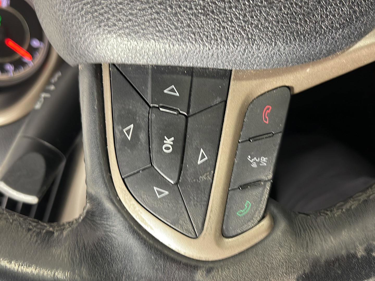 Used 2016 Jeep Cherokee Limited image 22