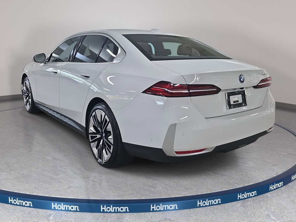 Used 2025 BMW i5 eDrive40i w/ Premium Package image 9