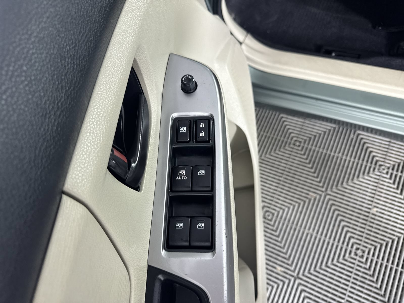 Used 2015 Subaru Impreza 2.0i AWD/4WD image 14