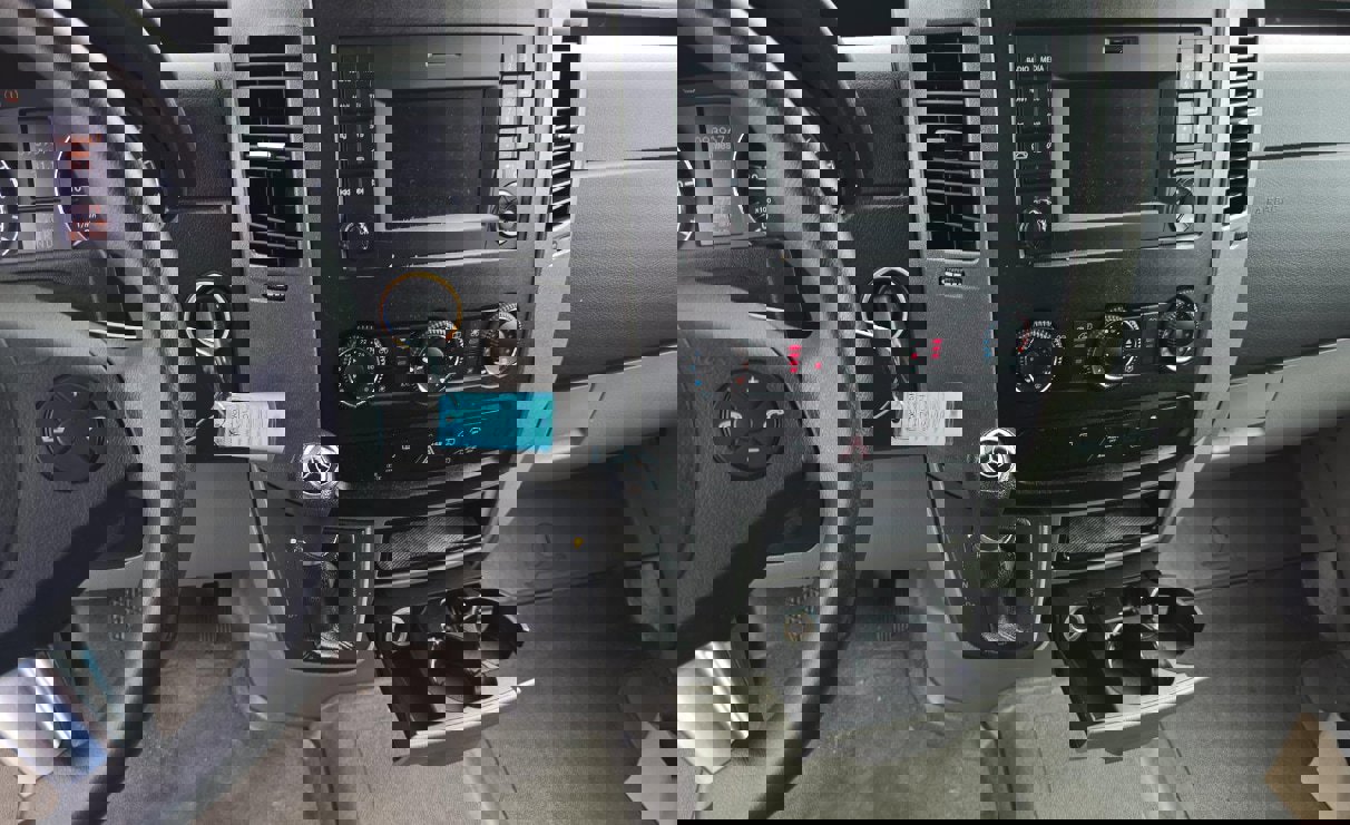 Used 2014 Mercedes-Benz Sprinter 2500 image 9