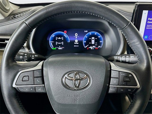 Used 2023 Toyota Highlander Limited image 12