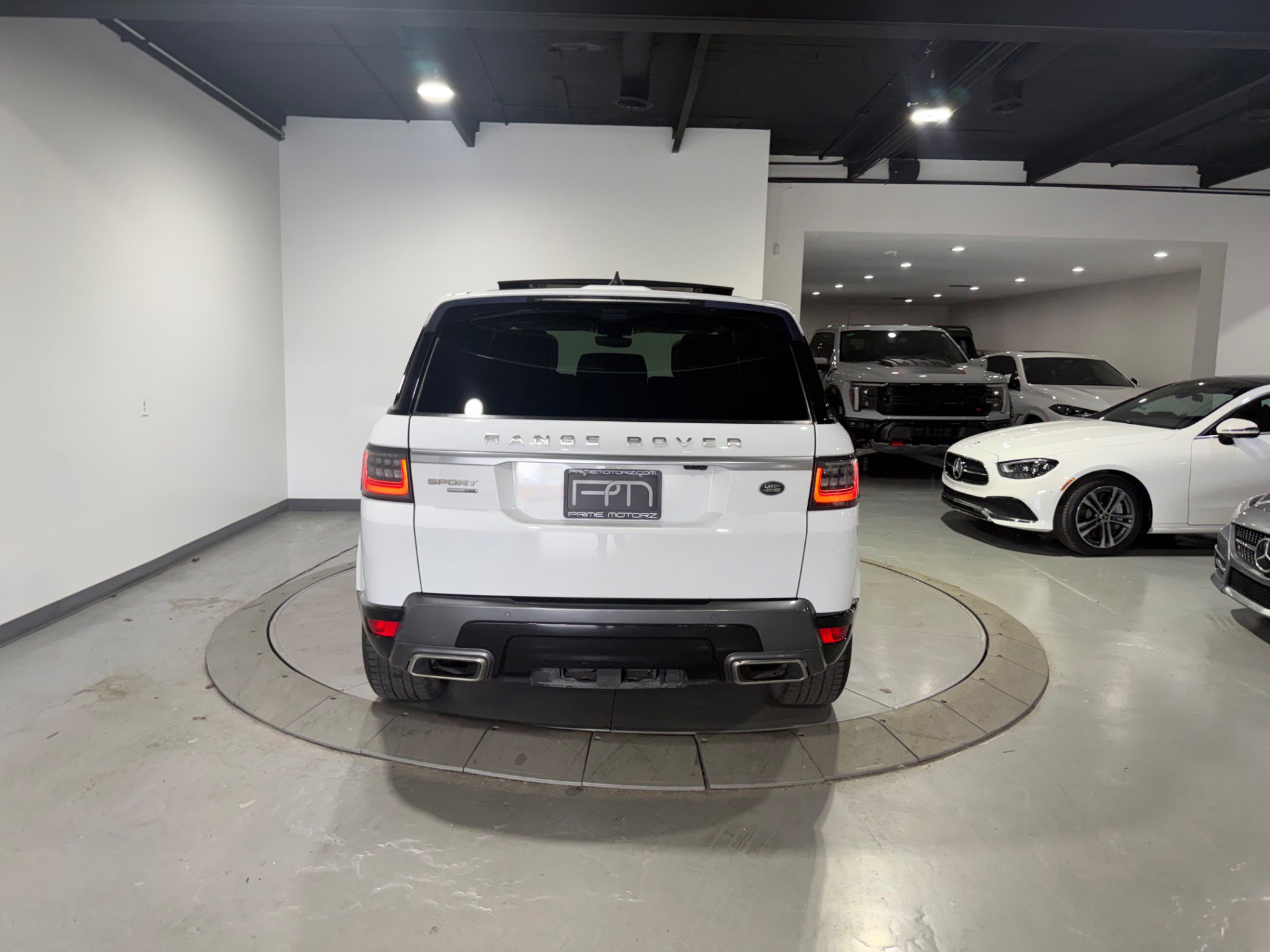Used 2018 Land Rover Range Rover Sport HSE AWD/4WD image 11