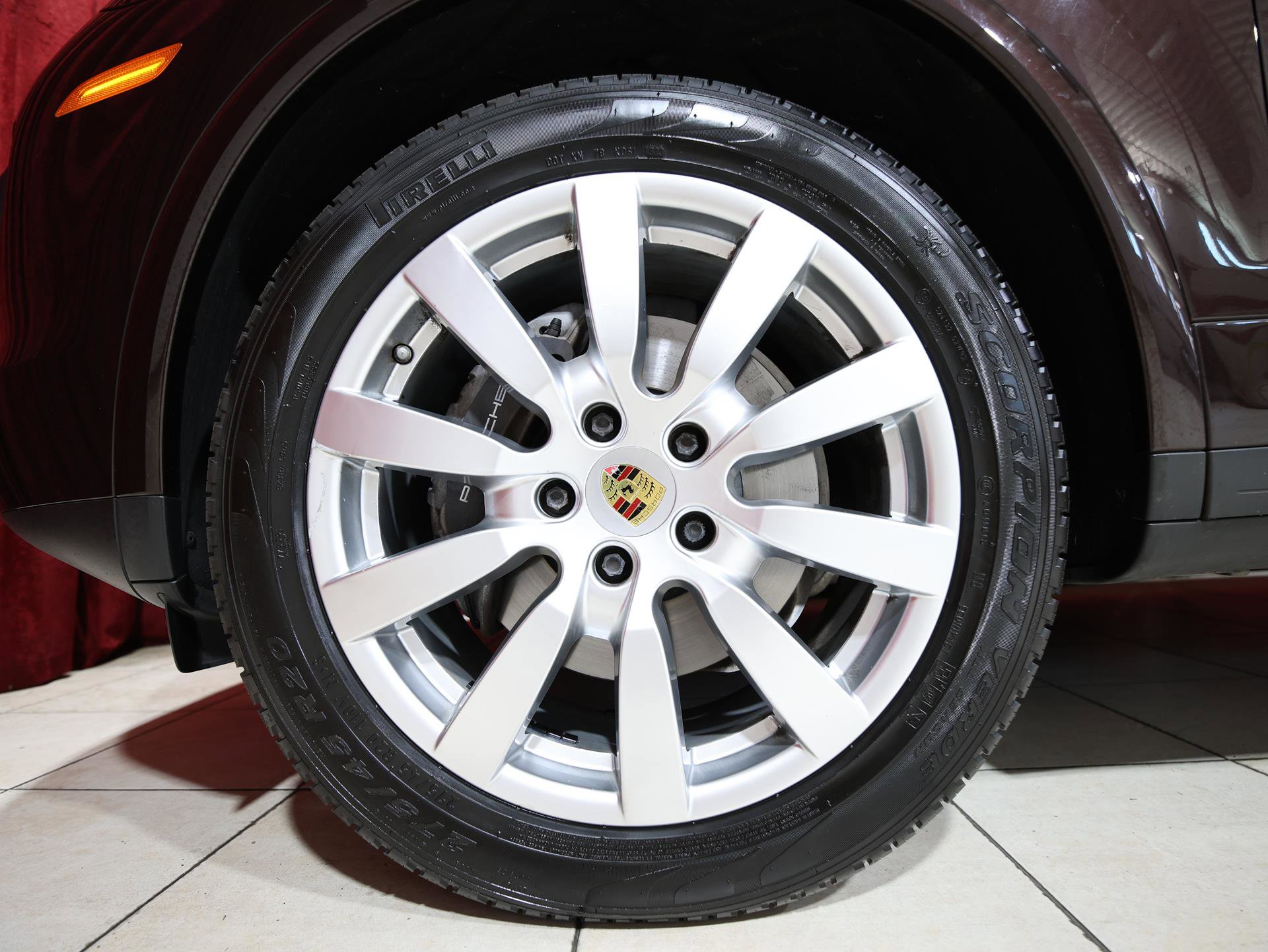 Used 2017 Porsche Cayenne AWD/4WD image 7