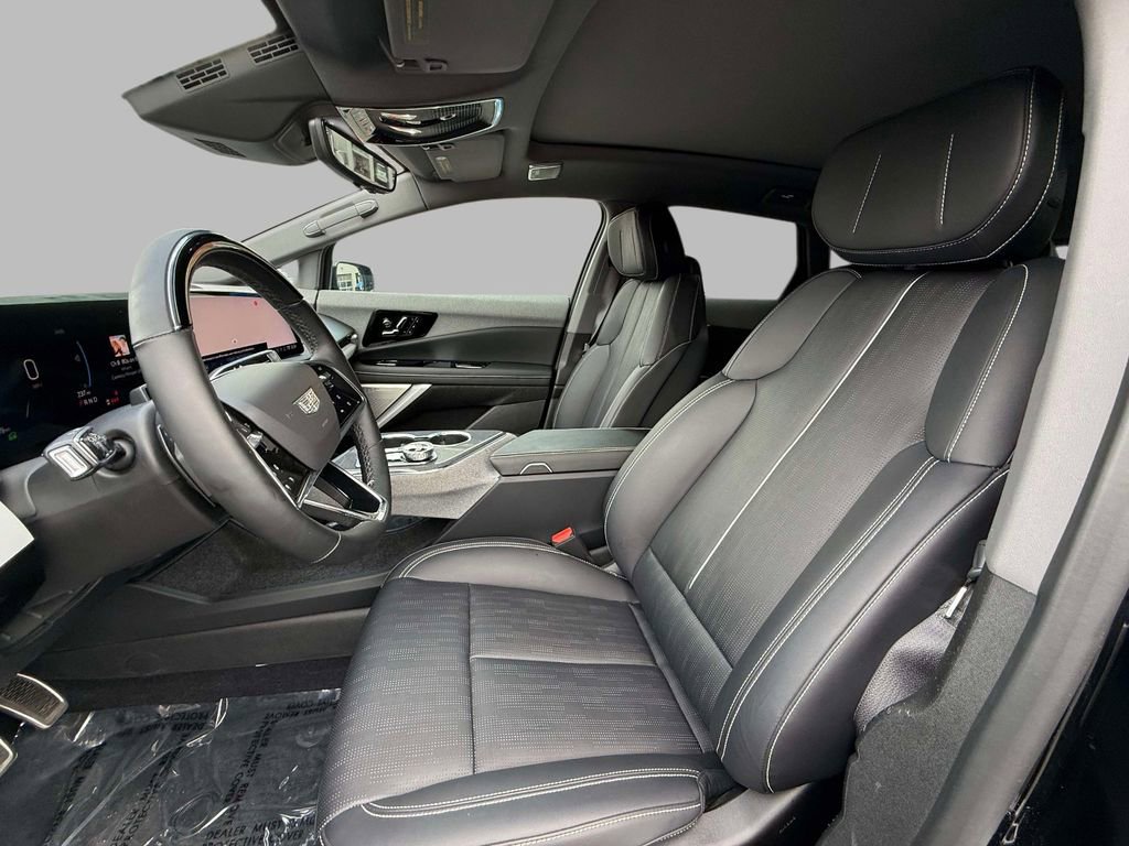 Used 2025 Cadillac Optiq Luxury 2 w/ LPO, Floor Liner Package AWD/4WD image 2