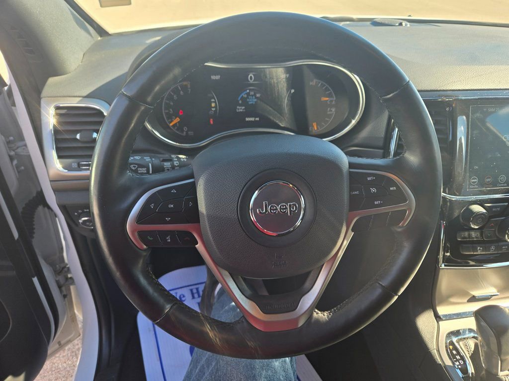 Used 2022 Jeep Grand Cherokee Laredo X image 11