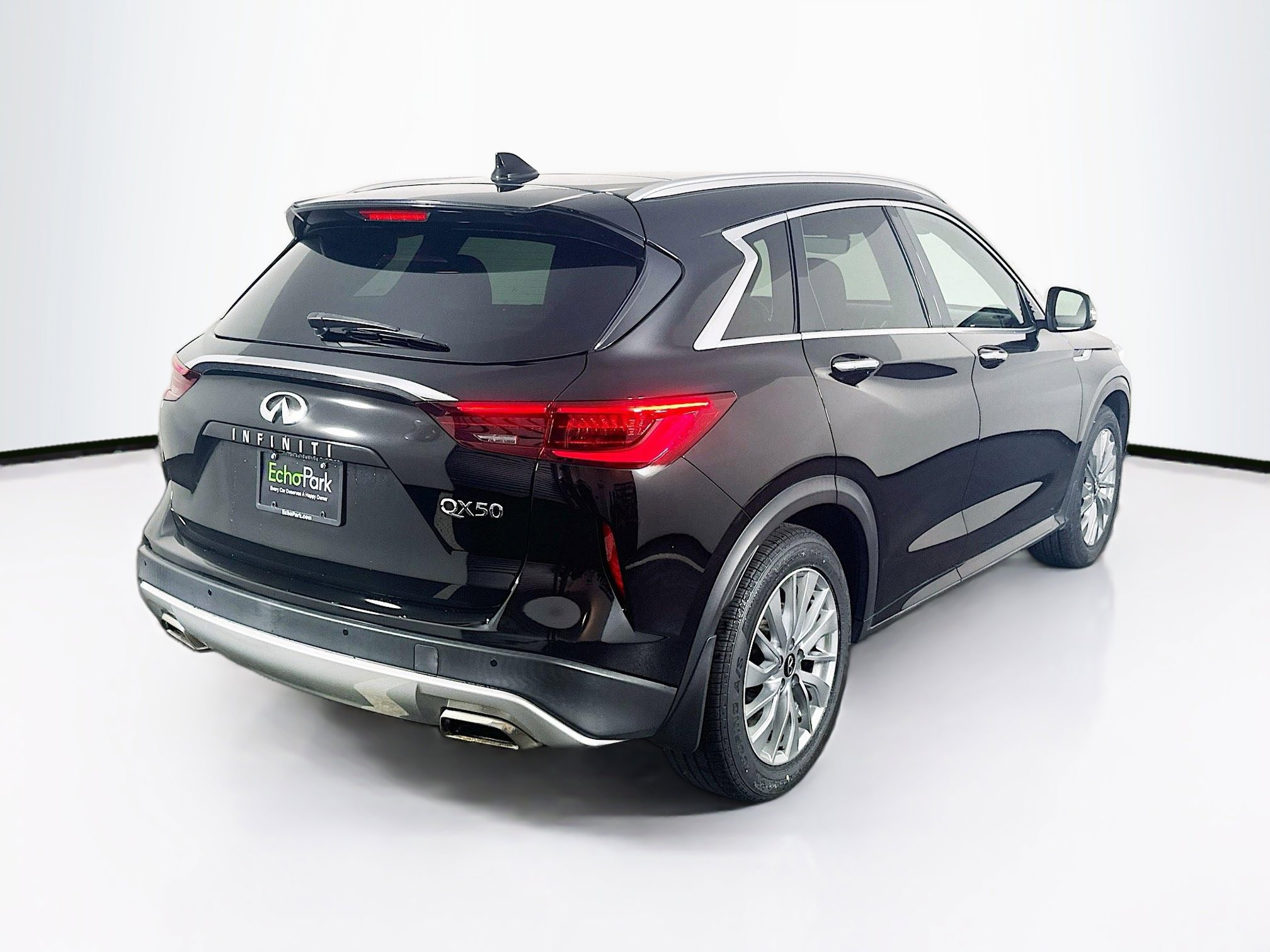 Used 2023 INFINITI QX50 Luxe FWD image 9