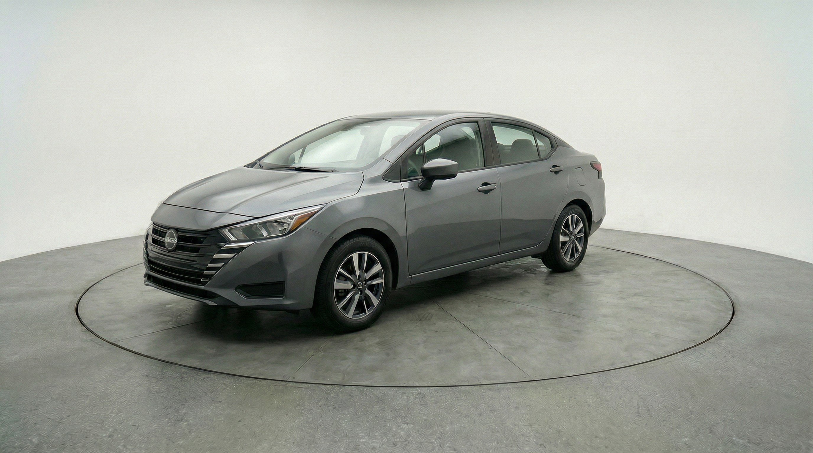 Used 2025 Nissan Versa SV image 3